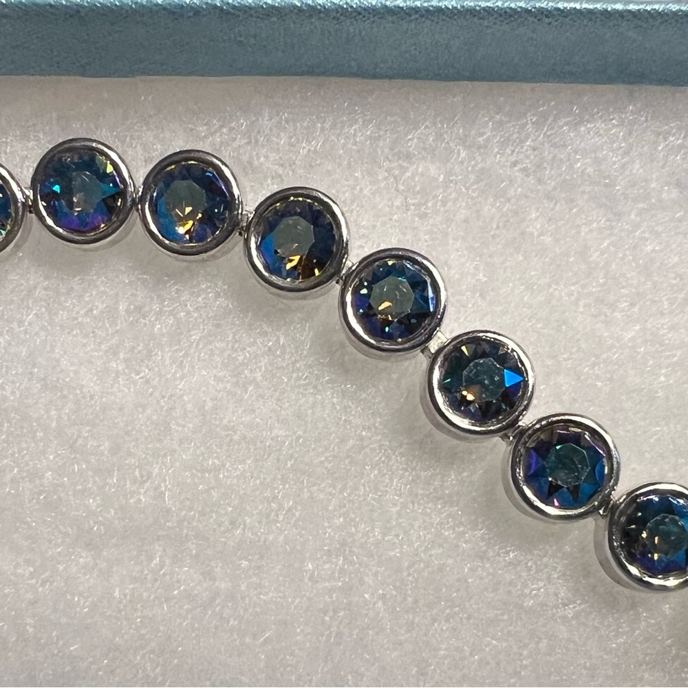 NIB Toucstone by Swarovski - Shimmery Ice bracelet